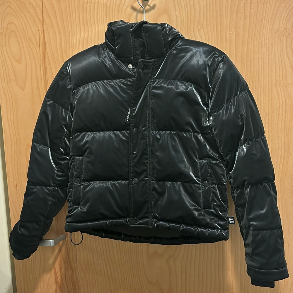 ARITZIA THE SUPERPUFF JACKET CROP STYLE SHINY BLACK 3XS
